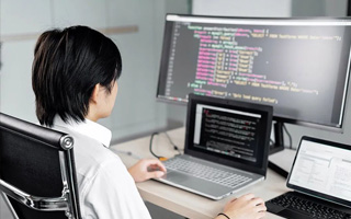 吐鲁番 ,php声明和调用变量的符号是什么？